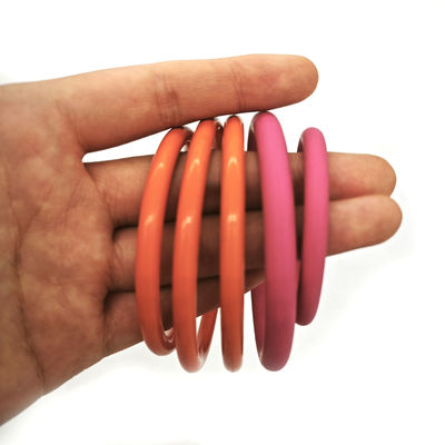 নিরাপদ ফিট এবং তেল ও গ্যাস শিল্পে নিখুঁত সামঞ্জস্যের জন্য কাস্টমাইজযোগ্য আকারের সাথে AS568 স্ট্যান্ডার্ড রাবার ও-রিং